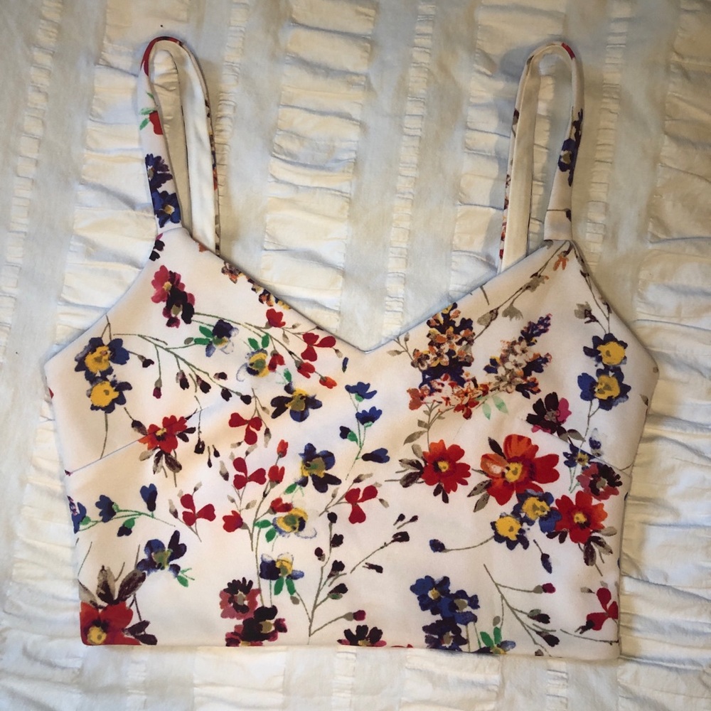 Express Floral Crop w/ Ladder Back Detail - Picture 3 of 4